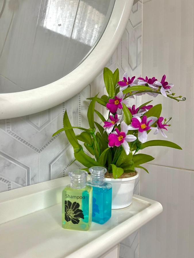 นพรัตน์การ์เด้นฮิลล์ Hotel Uthai Thani Eksteriør billede