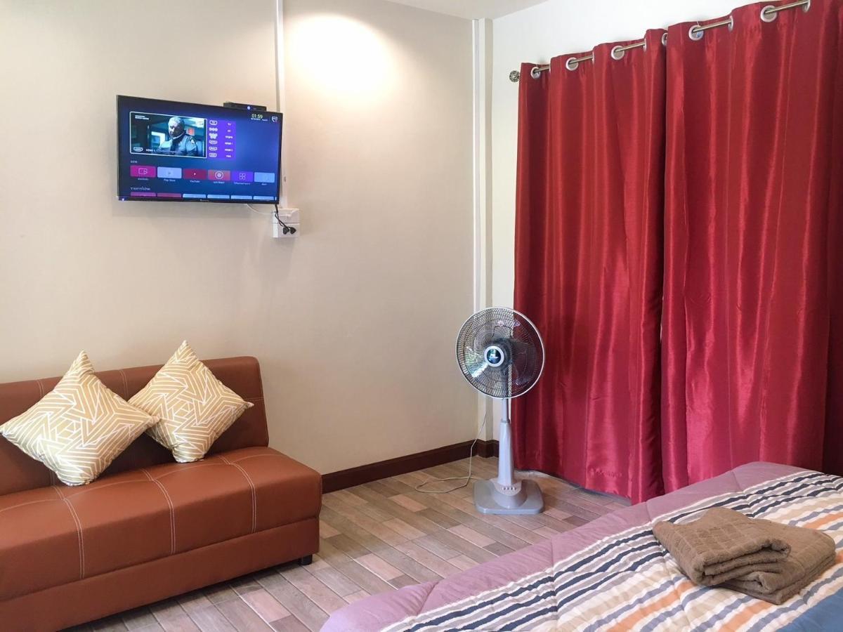 นพรัตน์การ์เด้นฮิลล์ Hotel Uthai Thani Eksteriør billede