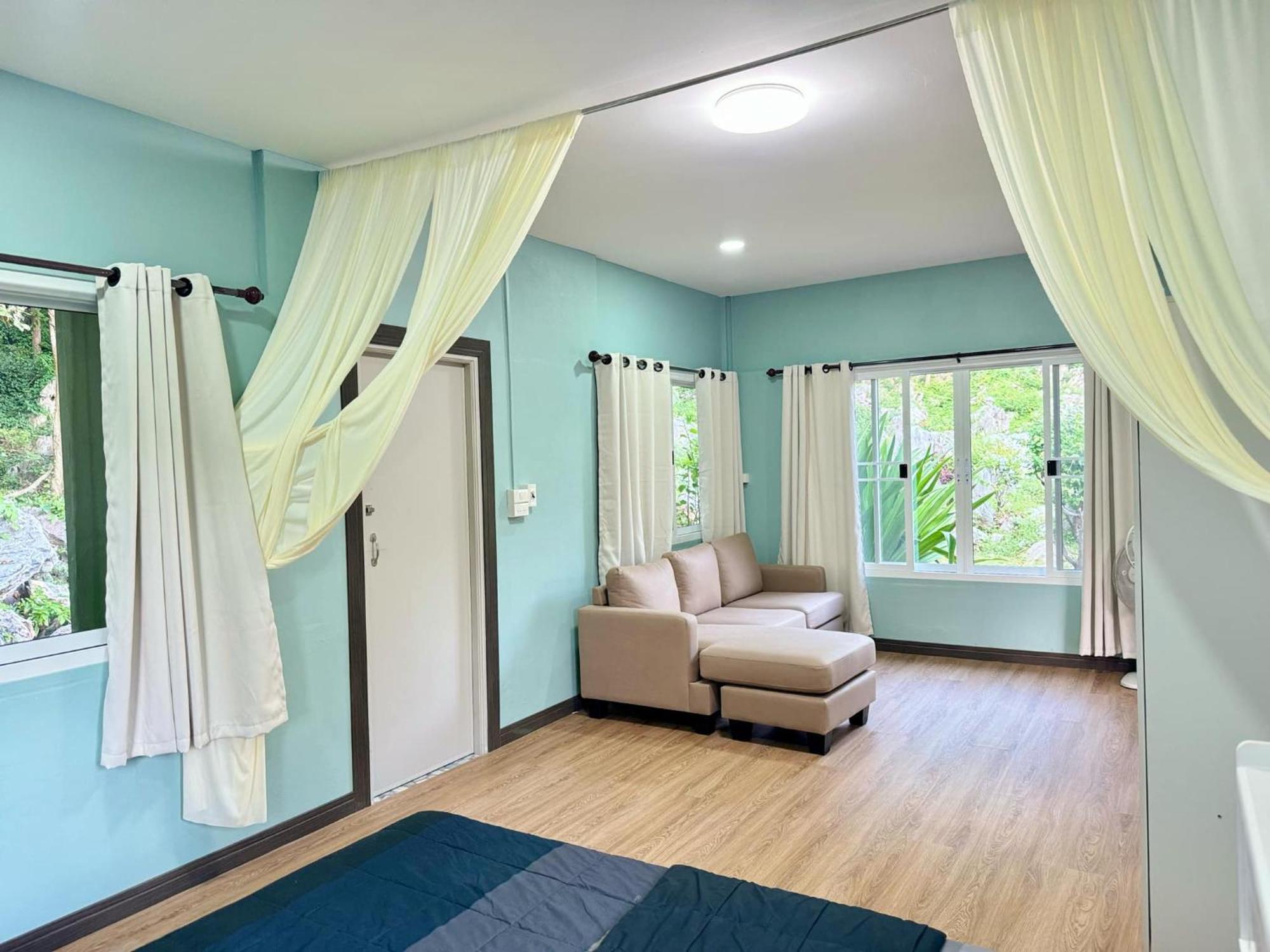 นพรัตน์การ์เด้นฮิลล์ Hotel Uthai Thani Eksteriør billede